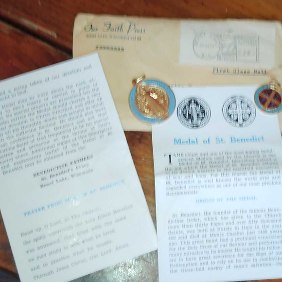 New 1973 Gold and Blue St. Benedict Medals In Original Packaging - Picture 7 of 9
